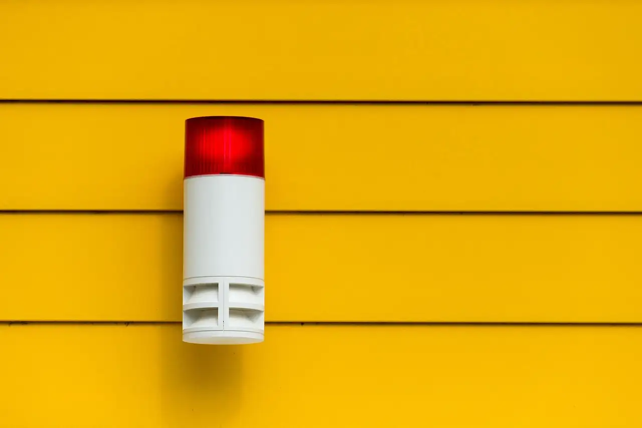 Weer alarm: Tips om je voor te bereiden op zwaar weer.
